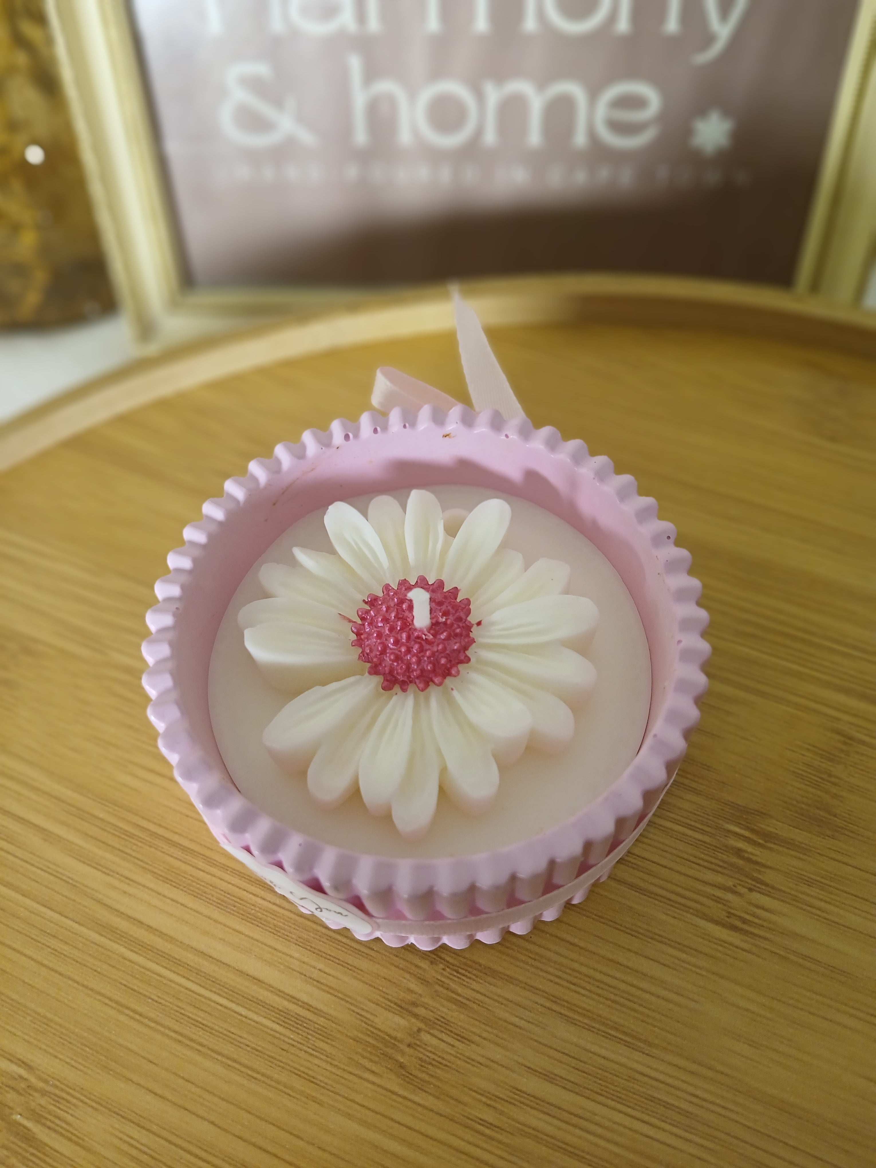 Velvet Blush Petite - daisy bloom candle